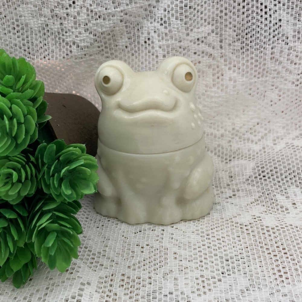 Vintage Avon Enchanted Frog Cream Sachet empty/with box. Good Vintage Condition